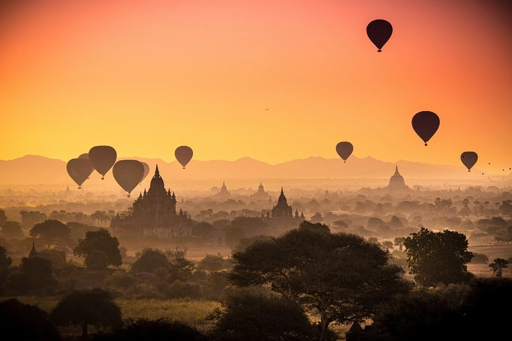 Sonnenaufgang über Bagan