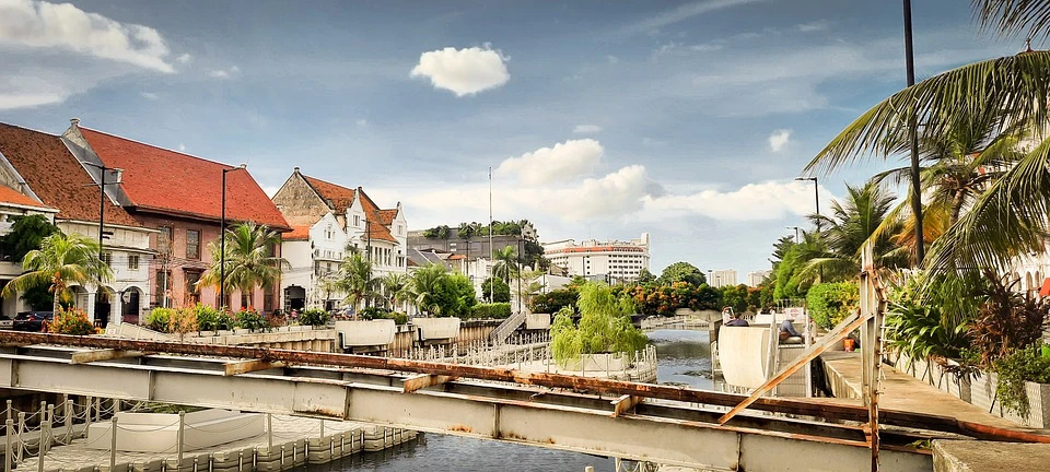 Halbpension 8 x Mittagessen in einem lokalen Restaurant