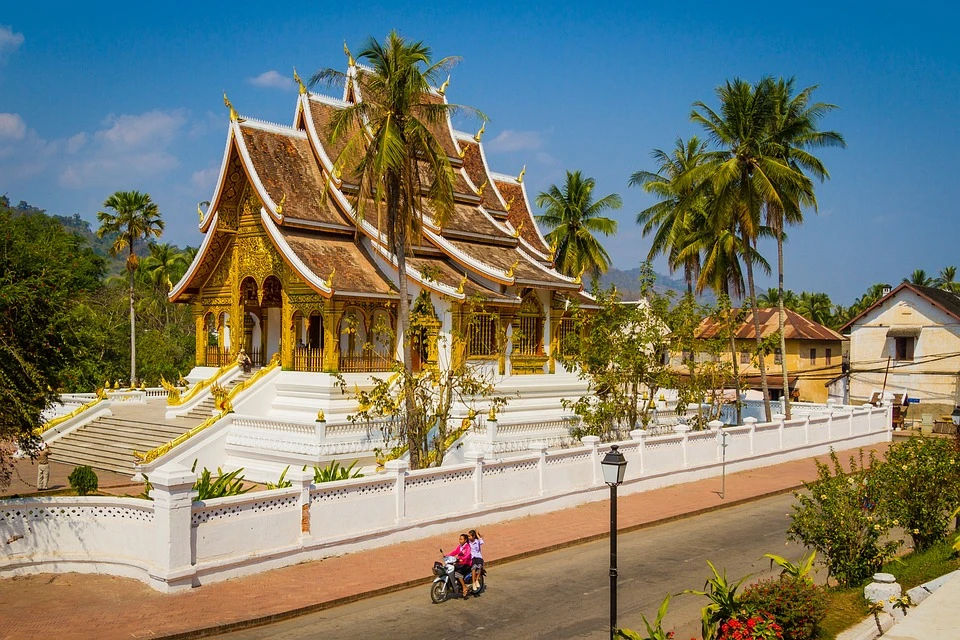 Panoramafahrt von Luang Prabang zur mysteriösen Ebene der Tonkrüge
