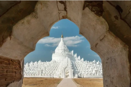 Bewundern Sie das älteste Kloster aus Holz in Minkin