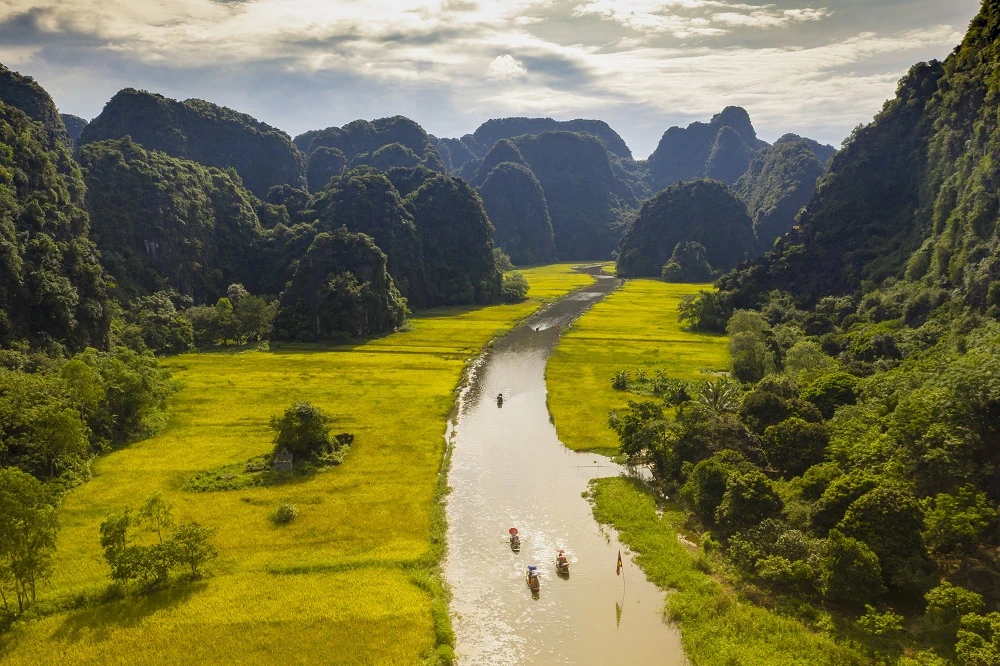 Die Karstlandschaft der "trockenen Halongbucht" um Ninh Binh