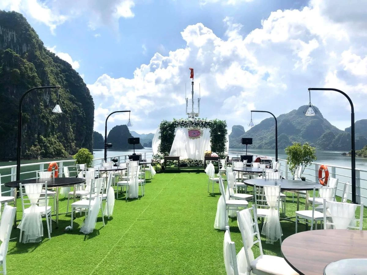 Halong Apricot Cruise