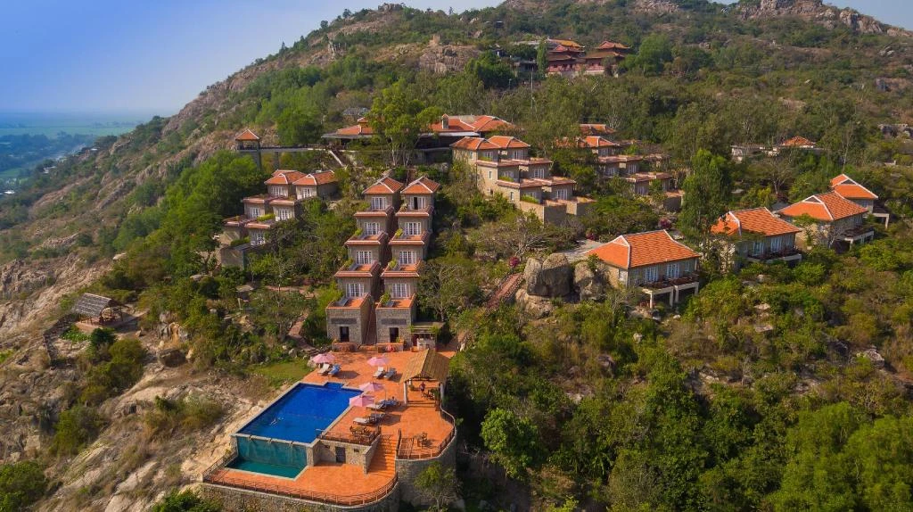 Victoria Nui Sam Lodge