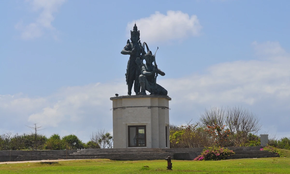 Javas Facettenreichtum & Bali Strandparadies