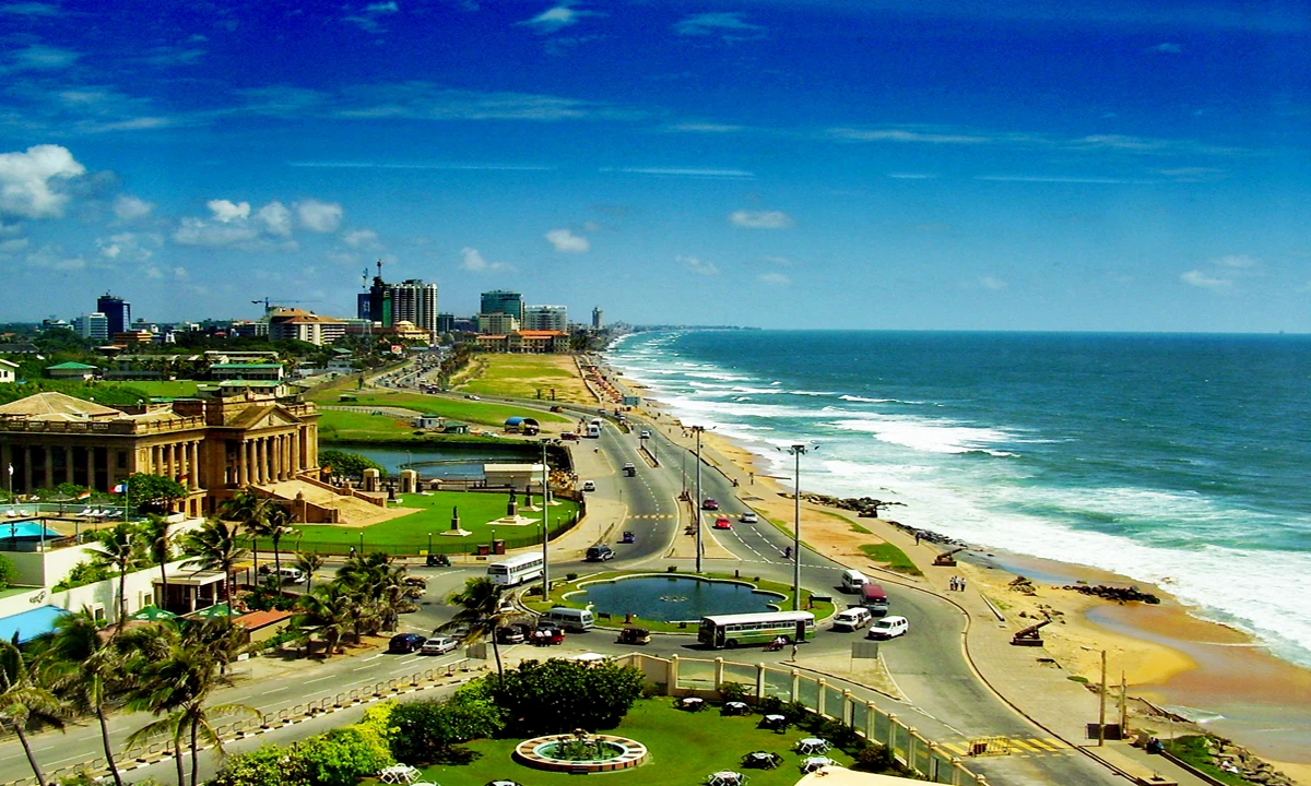 Sommerreise Sri Lanka mit Zugfahrt und Badeurlaub an der Ostküste Sri Lankas oder den Malediven