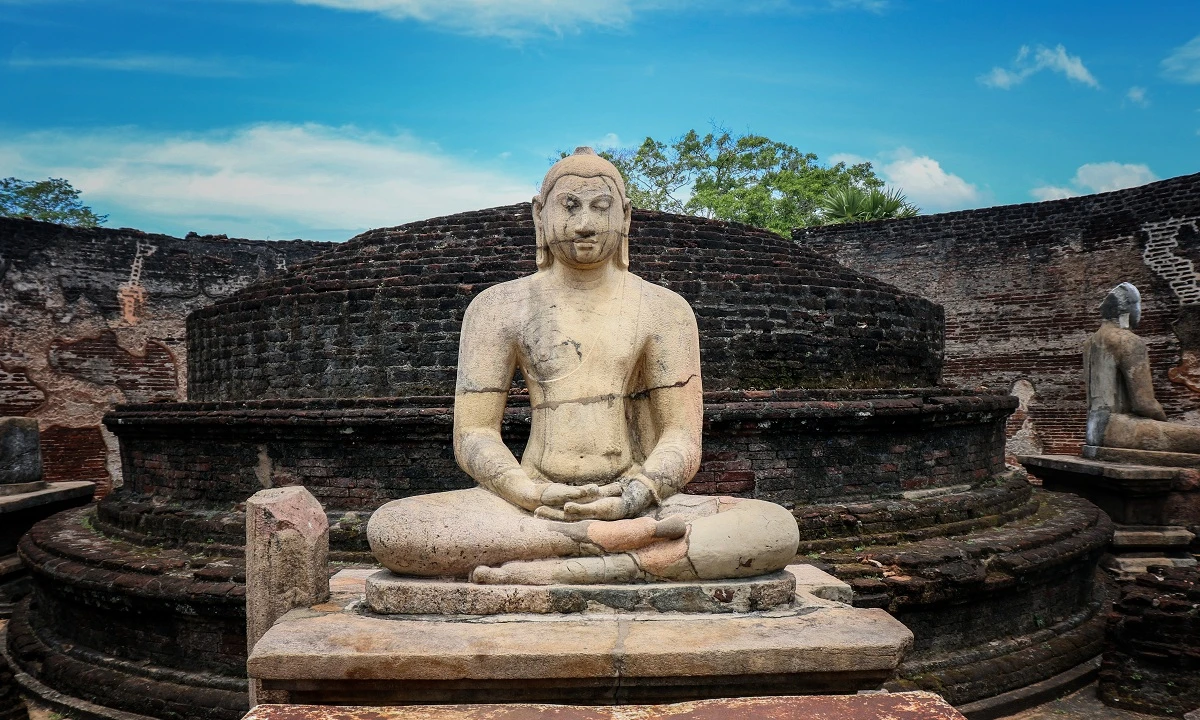 Kulturelles Erbe und natürliche Schönheit Sri Lankas mit Baden auf den Malediven