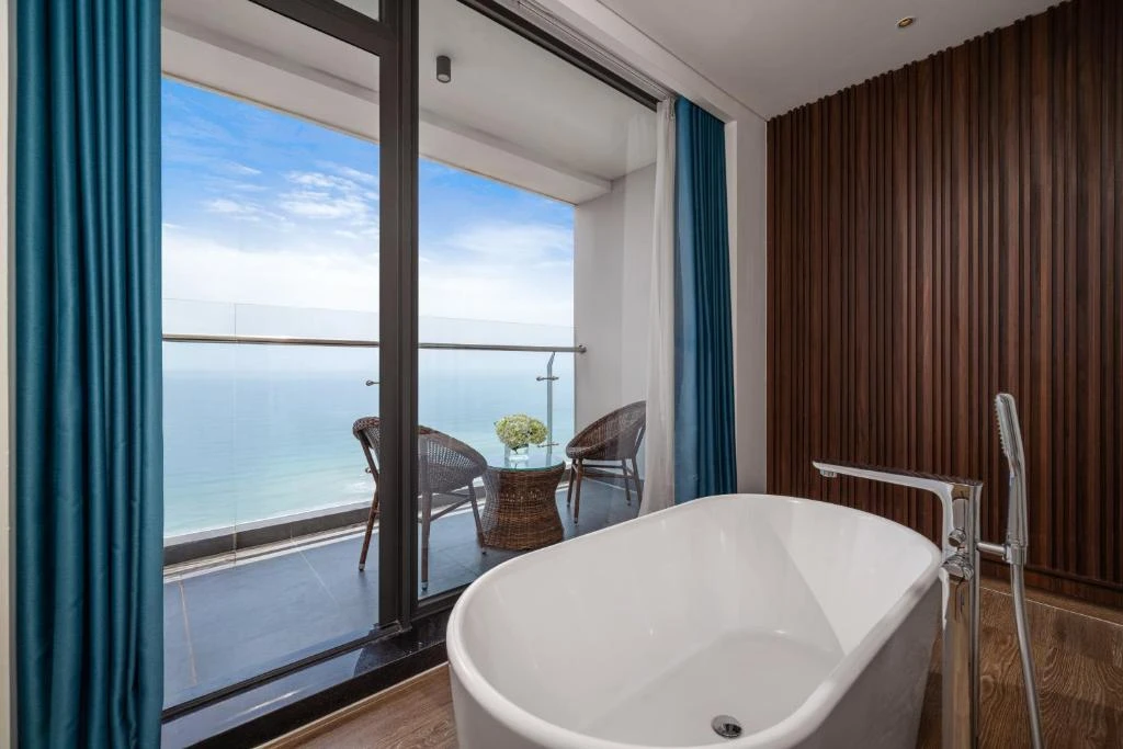 CANVAS Danang Beach Hotel